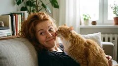 Dies sind die drei Hauptgründe, warum Katzen ihre Besitzer lecken.