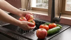 Welche Lebensmittel sollten vor dem Verzehr gewaschen werden, um eine Ansteckung mit Parasiten zu vermeiden?