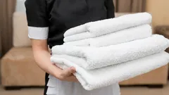 Warum sind Handtücher in Hotels immer schneeweiß? Eine Zimmermädchen in einem Luxushotel erklärte, wie sie das machen.